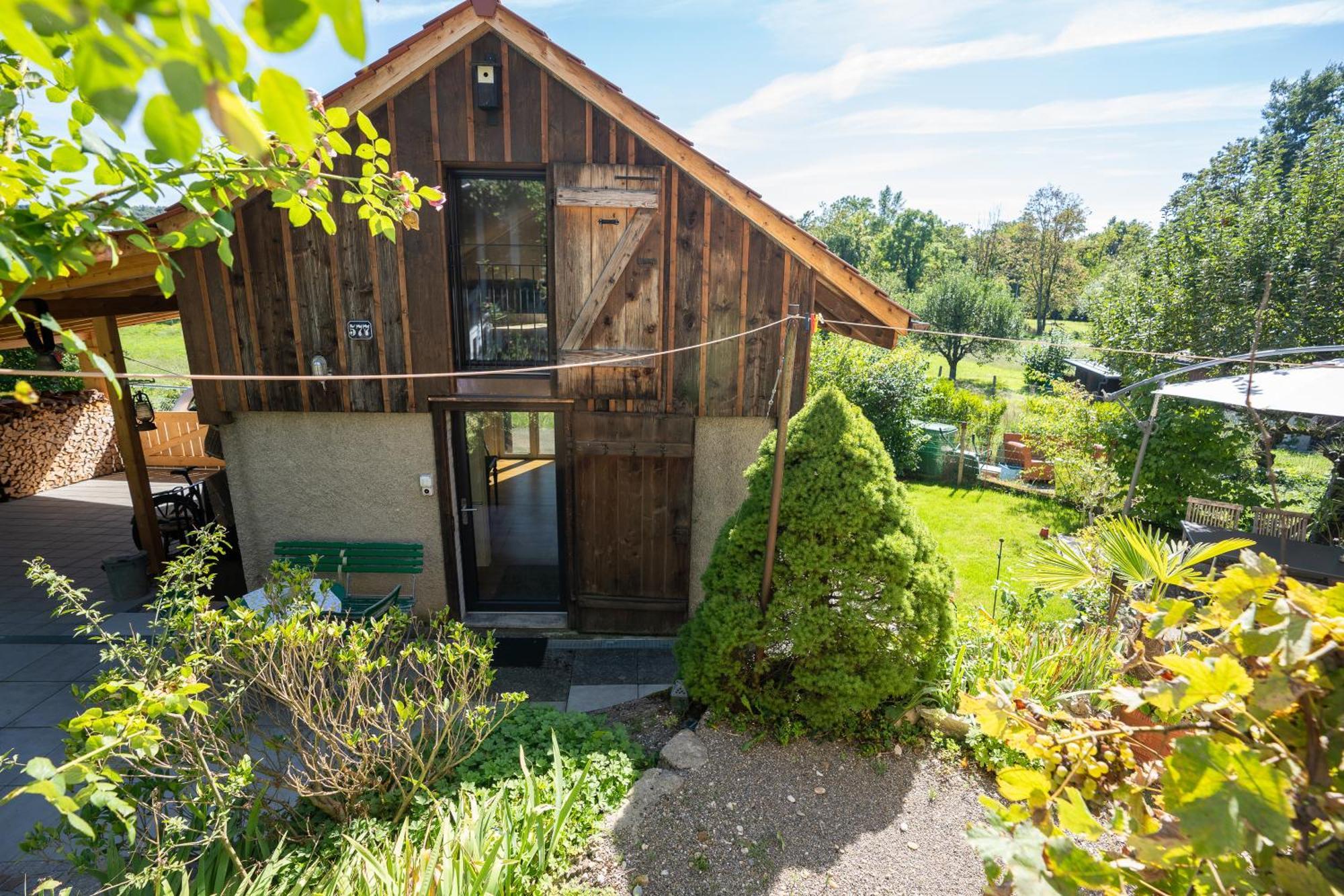 Tiny House Chez Claudine - Relaxen, Workspace, Naehe Thermen, Netflix, Free Parking & Wifi بروغ المظهر الخارجي الصورة