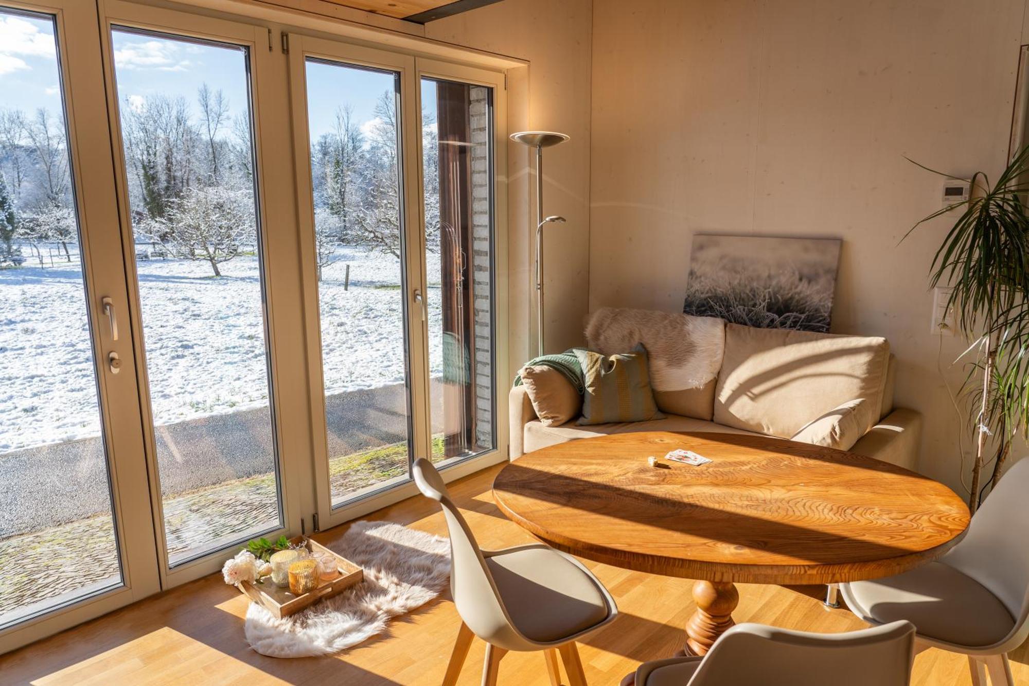 Tiny House Chez Claudine - Relaxen, Workspace, Naehe Thermen, Netflix, Free Parking & Wifi بروغ المظهر الخارجي الصورة