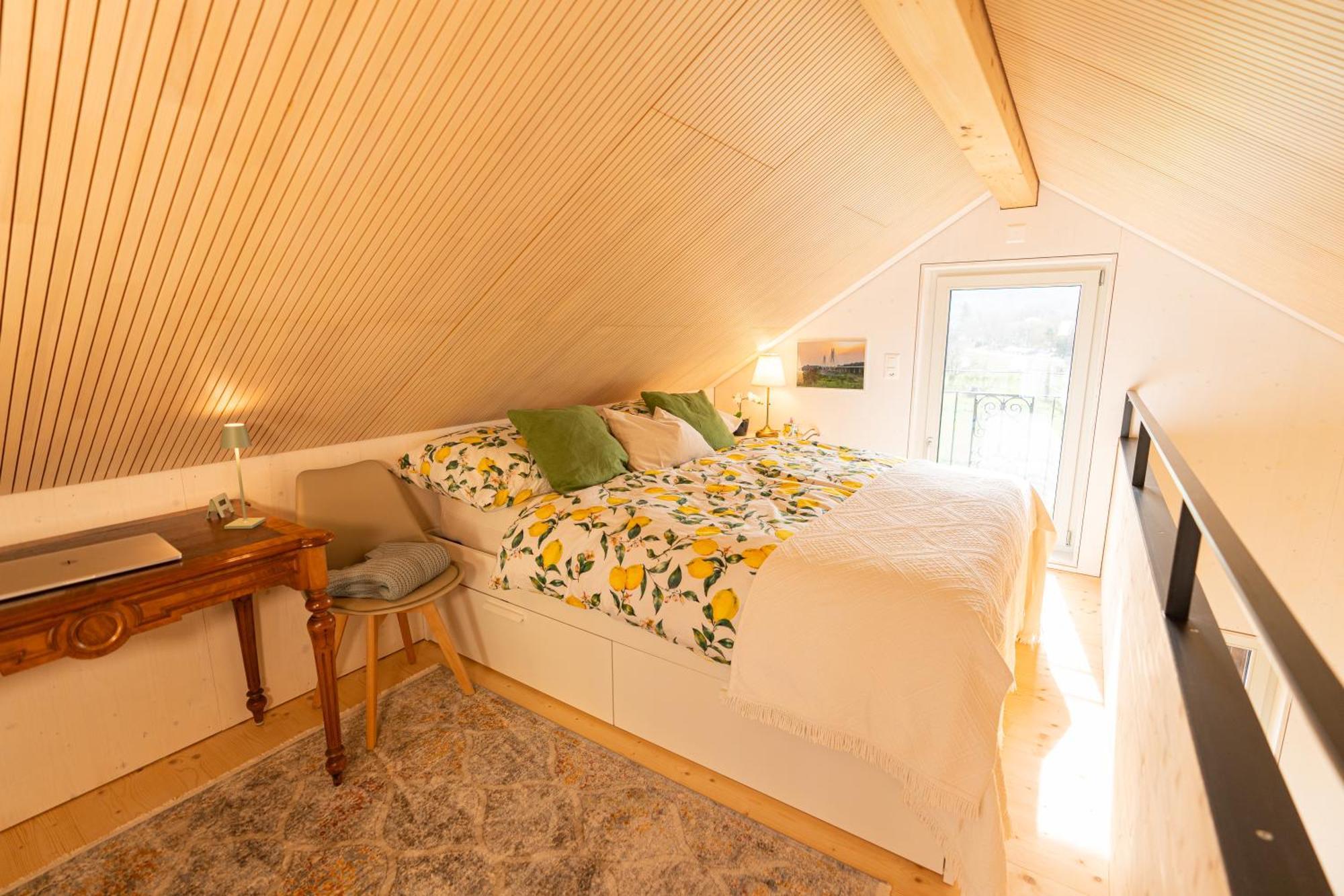 Tiny House Chez Claudine - Relaxen, Workspace, Naehe Thermen, Netflix, Free Parking & Wifi بروغ المظهر الخارجي الصورة