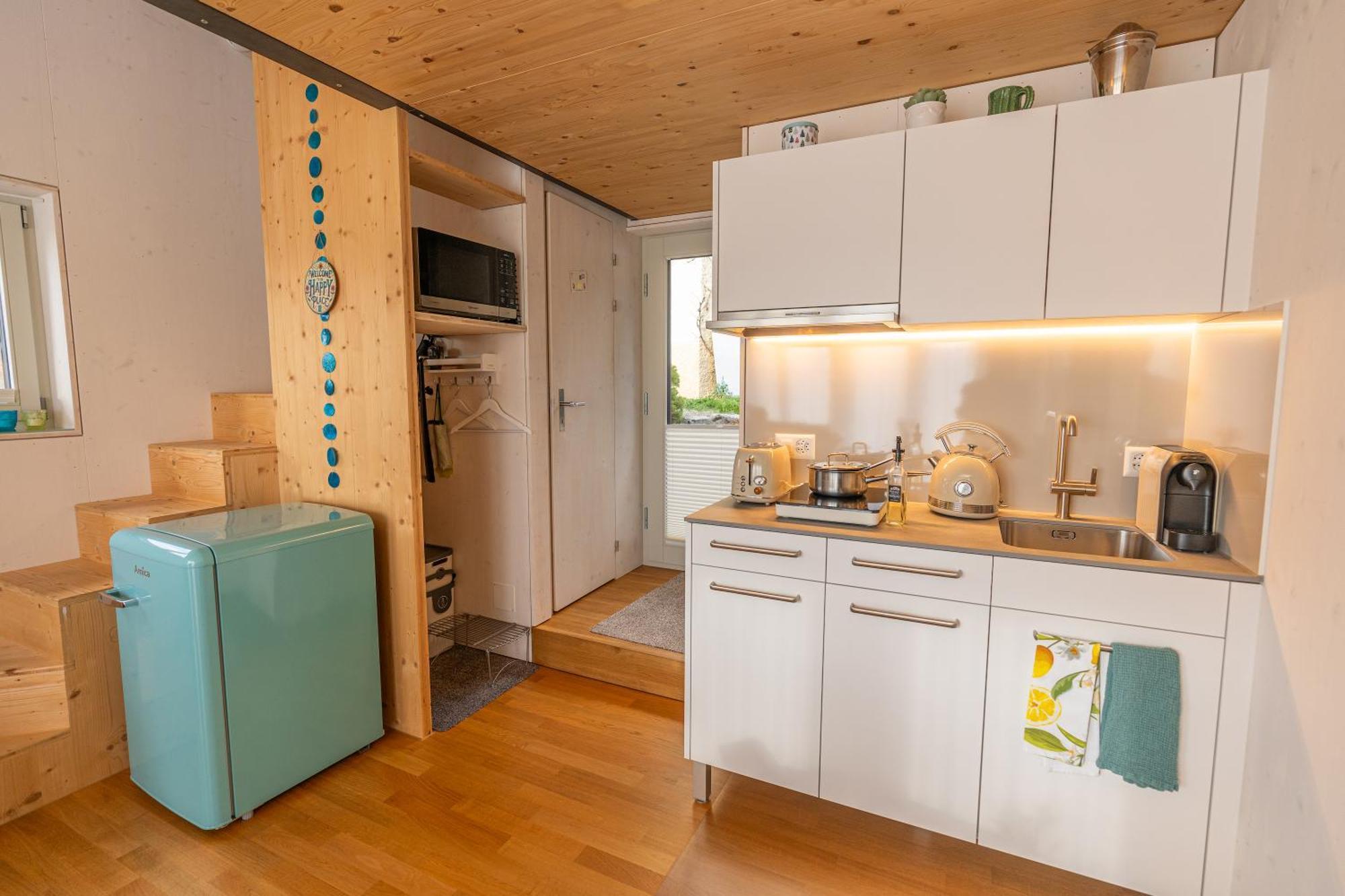 Tiny House Chez Claudine - Relaxen, Workspace, Naehe Thermen, Netflix, Free Parking & Wifi بروغ المظهر الخارجي الصورة