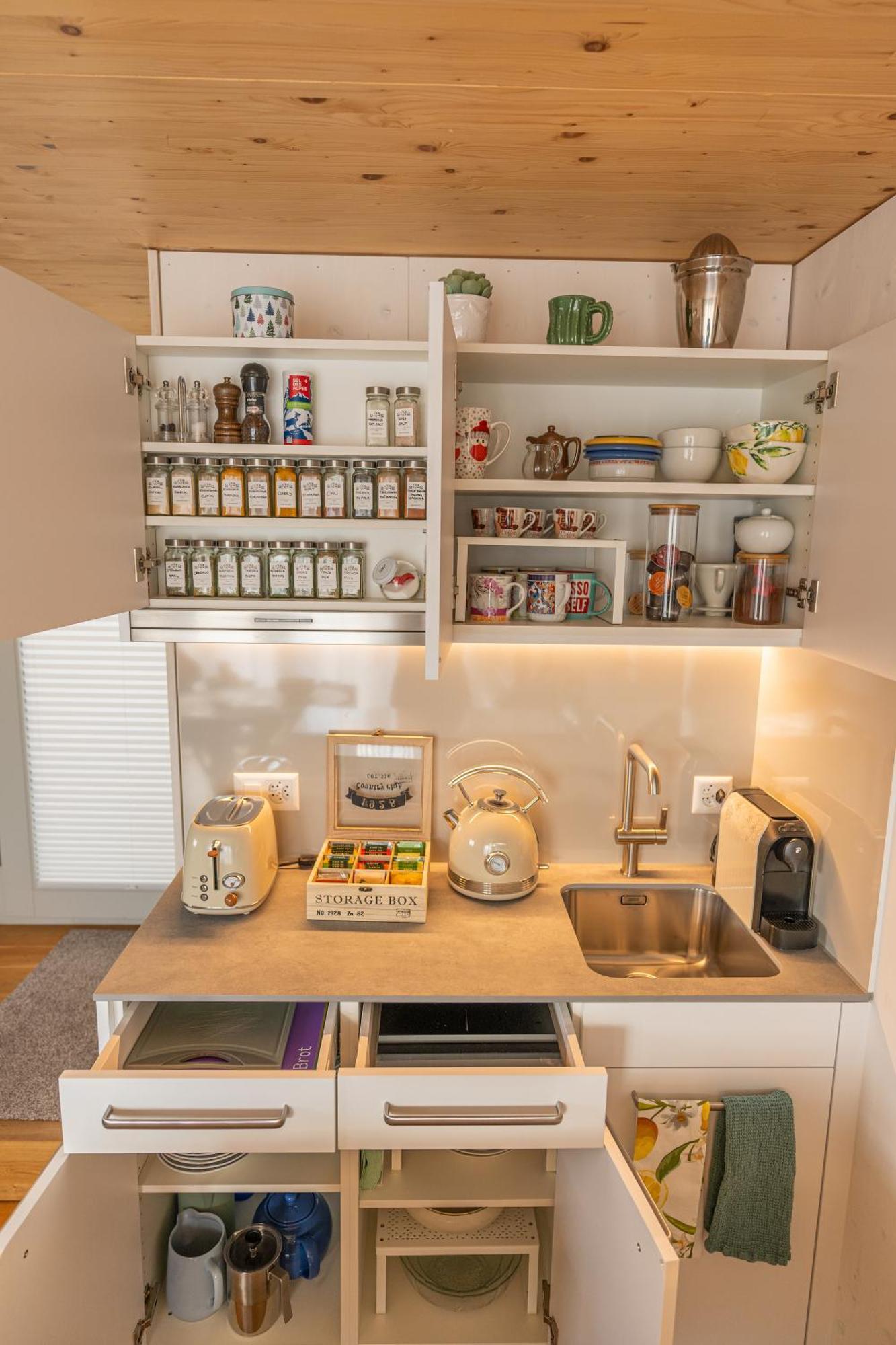 Tiny House Chez Claudine - Relaxen, Workspace, Naehe Thermen, Netflix, Free Parking & Wifi بروغ المظهر الخارجي الصورة